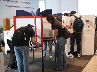  “假装”公民身份！19岁中国留学生投票被捕，面临15年监禁